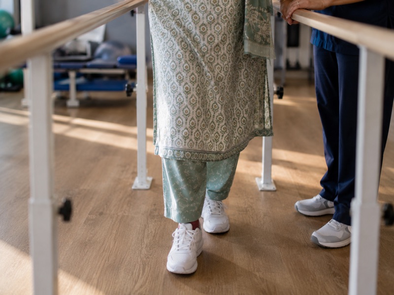 Gait training at the parallel bars